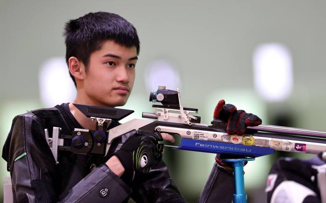 男子10米气步枪夺银 16岁天才少年前途无限量